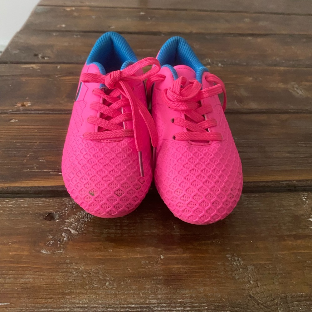 Toddler girls soccer cleats, size 10